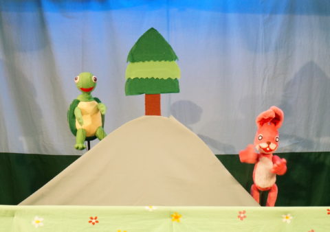 人形劇（うさぎとかめ、かさじぞう）