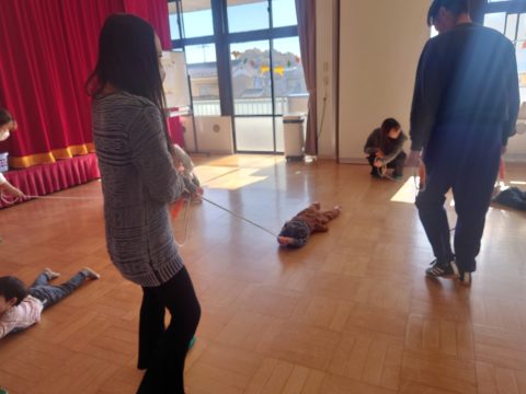 コロちゃんクラブ（２歳：なわとびで遊ぼう）